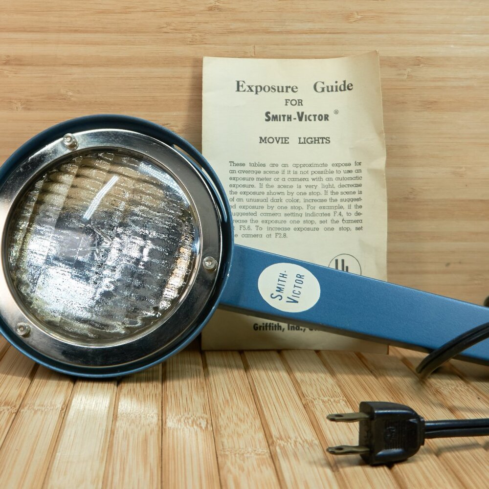 Vintage 60s Smith-Victor Compact Movie Light, Sealed Beam DWA Lamp, Made in USA